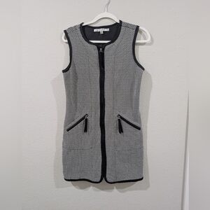 Sleeveless Black & White Zip-Front Shift Dress